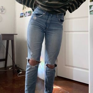 American Eagle Light Wash Mom Jeans Size 2